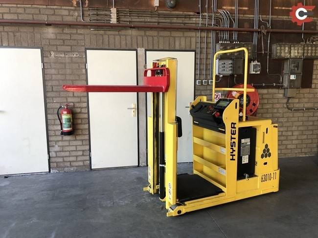 What Is An Order Picker Forklift?