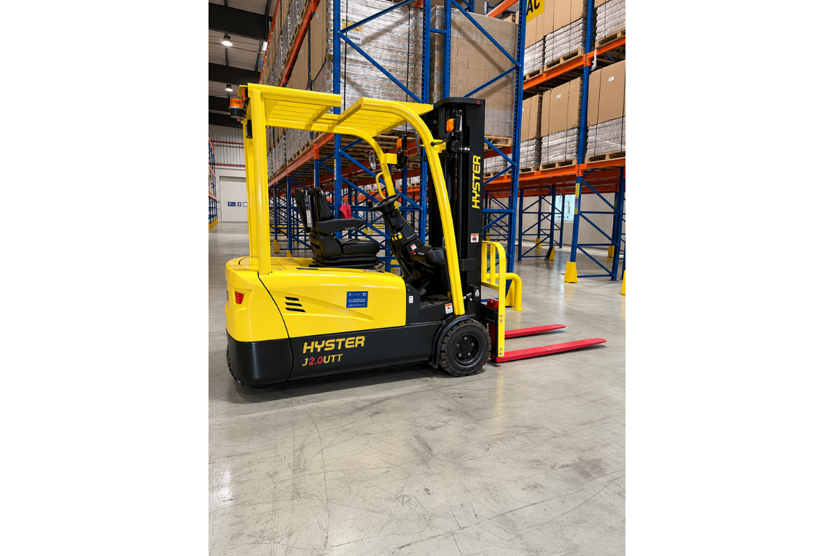 Jebel Ali vs. KEZAD: How Free Zone Location Shapes Your Warehouse Equipment Strategy